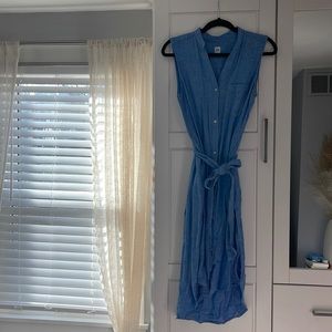 GAP sleeveless denim button dress